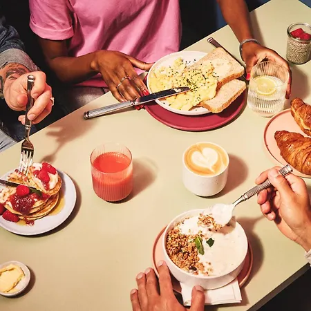 Hotel The Social Hub West Extended 3*