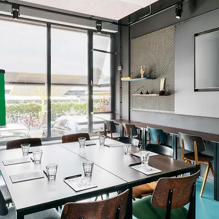 The Social Hub West Extended Hotel