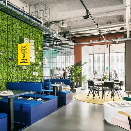 The Social Hub West Extended Otel 3*